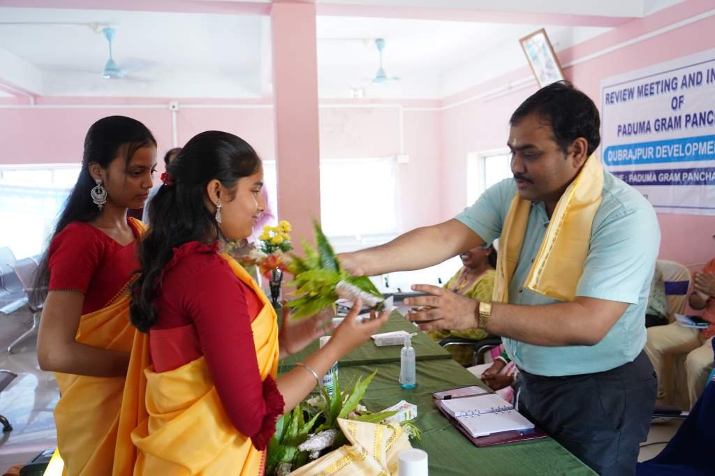 Video of Review Meeting and Inspection of Gram Panchayat - Paduma